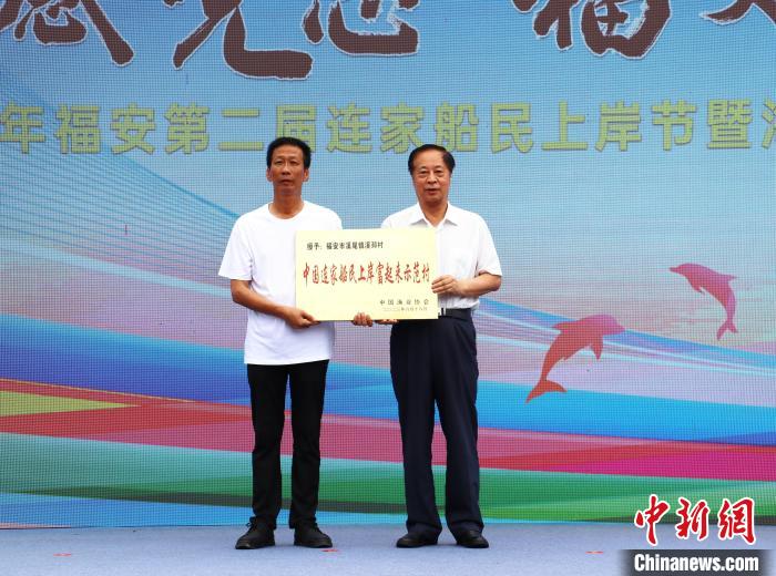 溪邳村獲“中國連家船民上岸富起來示范村”榮譽稱號?！×珠派?攝
